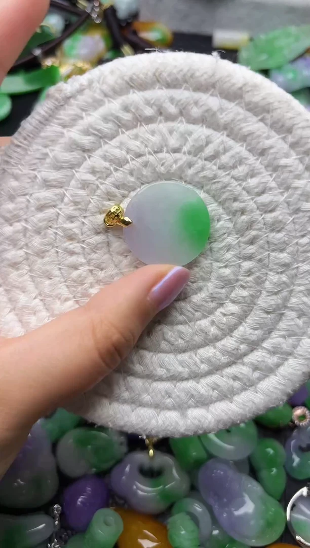 颈饰未镶嵌翡翠缅甸翡翠吊坠
