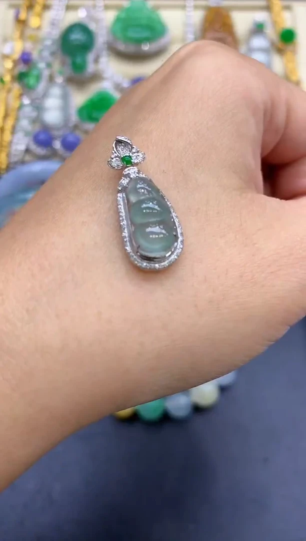 颈饰18K金镶嵌翡翠245-中国好珍宝