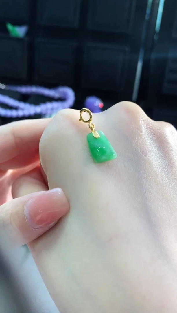 【闪购商品】翡翠颈饰18K金镶嵌吊坠