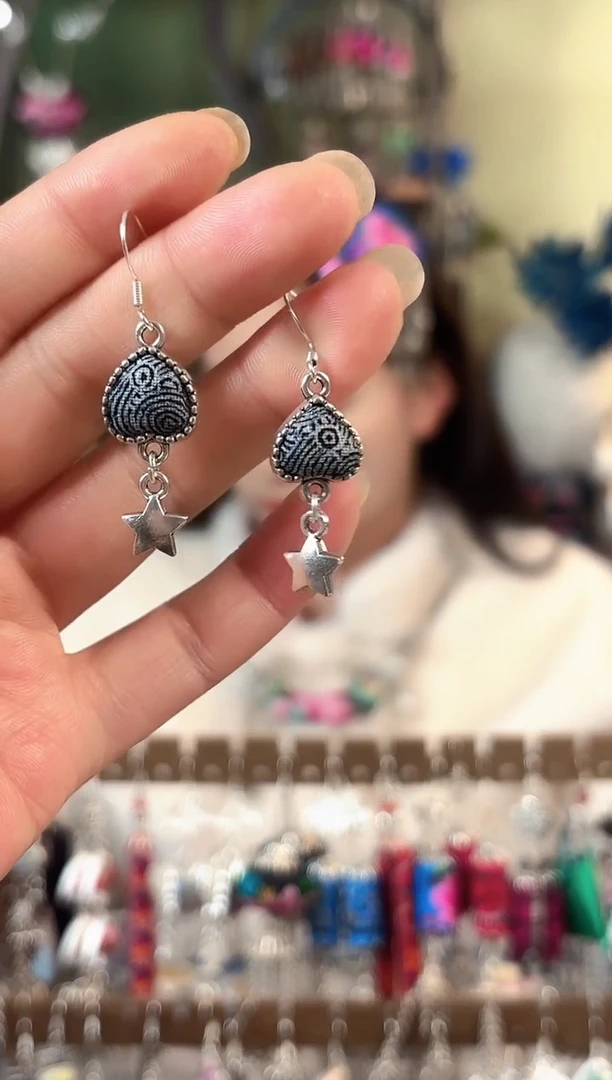 彩云南阁非遗老绣苗银饰品500