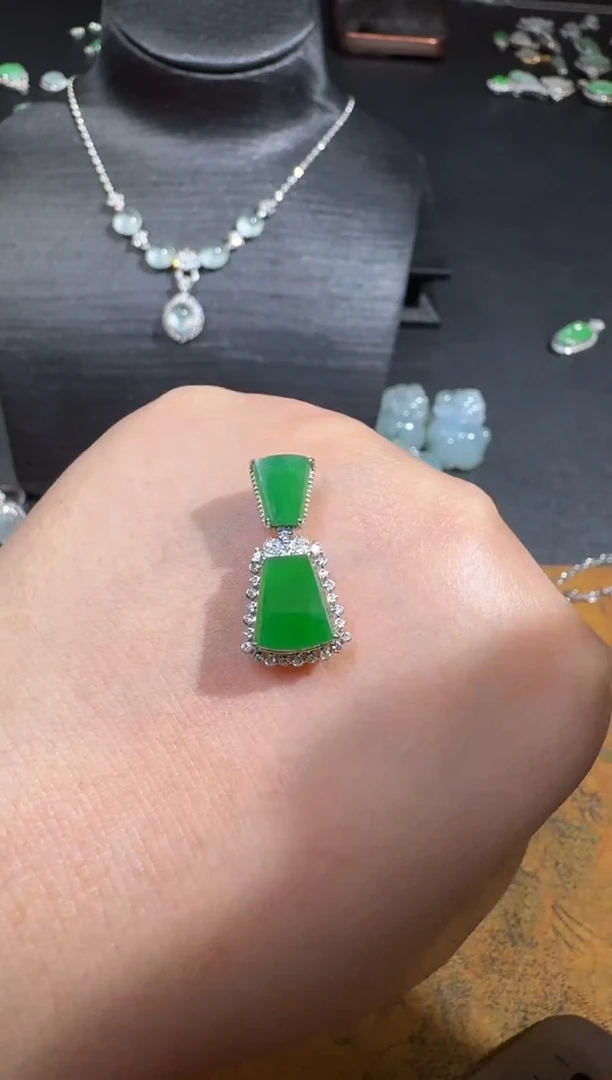 翡翠18K金镶嵌颈饰S0524-S1487-58