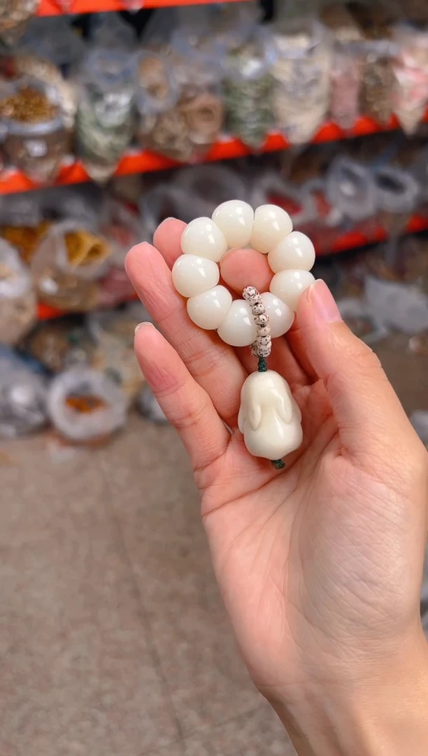 吊坠菩提根/象牙果荔枝栋手捻 白色兔