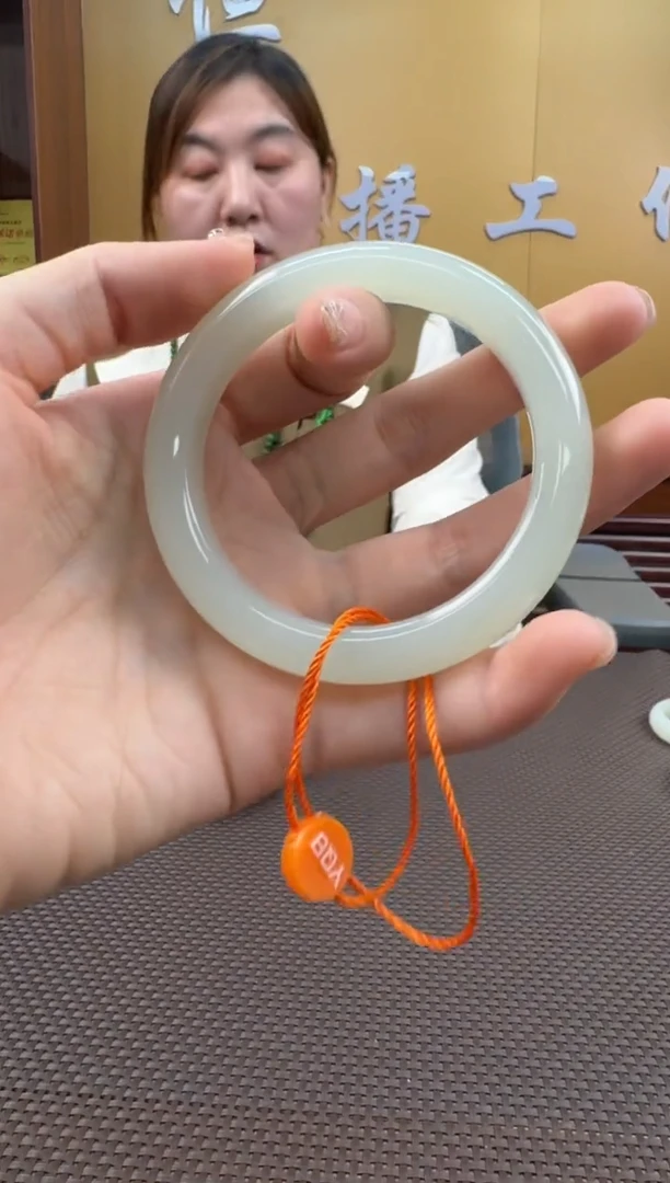 【闪购商品】和田玉手镯未镶嵌56