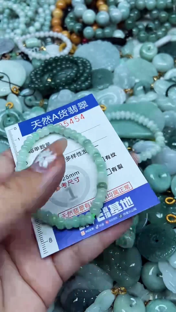 翡翠未镶嵌颈饰批量多样性发其一