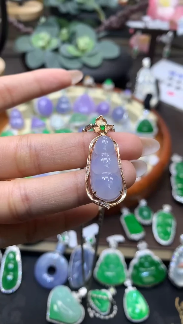 翡翠18K金镶嵌吊坠(不含链)豆子