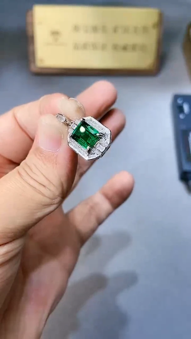 【闪购商品】透辉石吊坠银S925镶嵌156