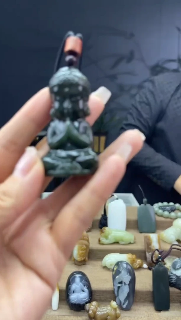 颈饰未镶嵌和田玉1