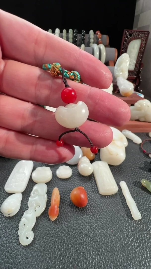 颈饰未镶嵌和田玉（子料）籽料白玉元宝