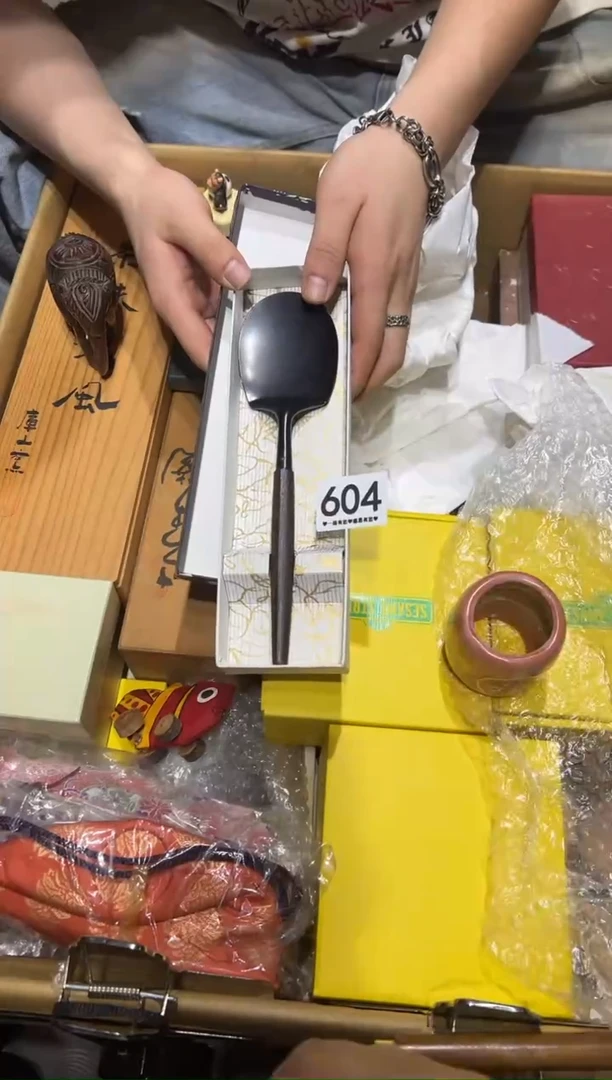 瓷片卿**贝604........