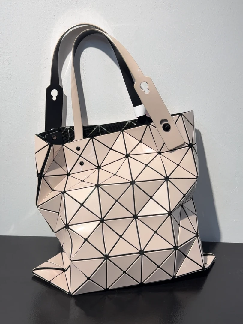 95新 Issey Miyake/三宅一生 CS5804/三宅一生 6格粉色包