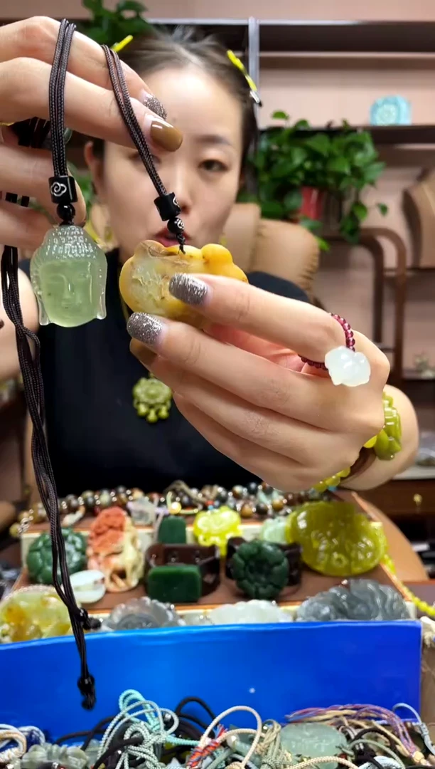 未镶嵌岫玉吊坠·