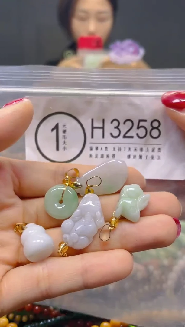 颈饰未镶嵌翡翠/H/翡翠A货，一件也是批发价