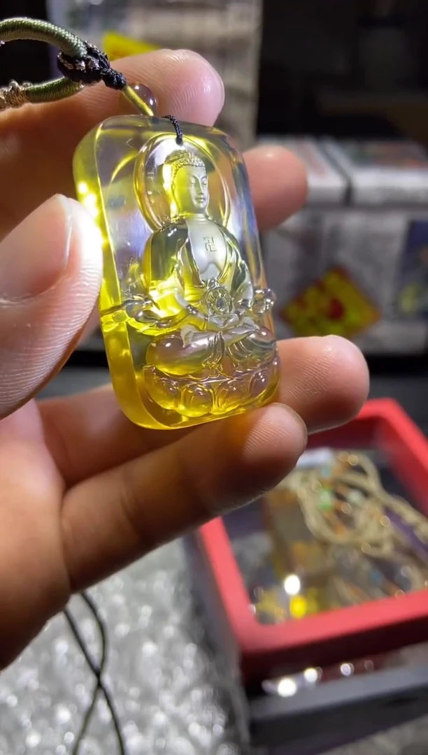 琥珀颈饰未镶嵌大日如来