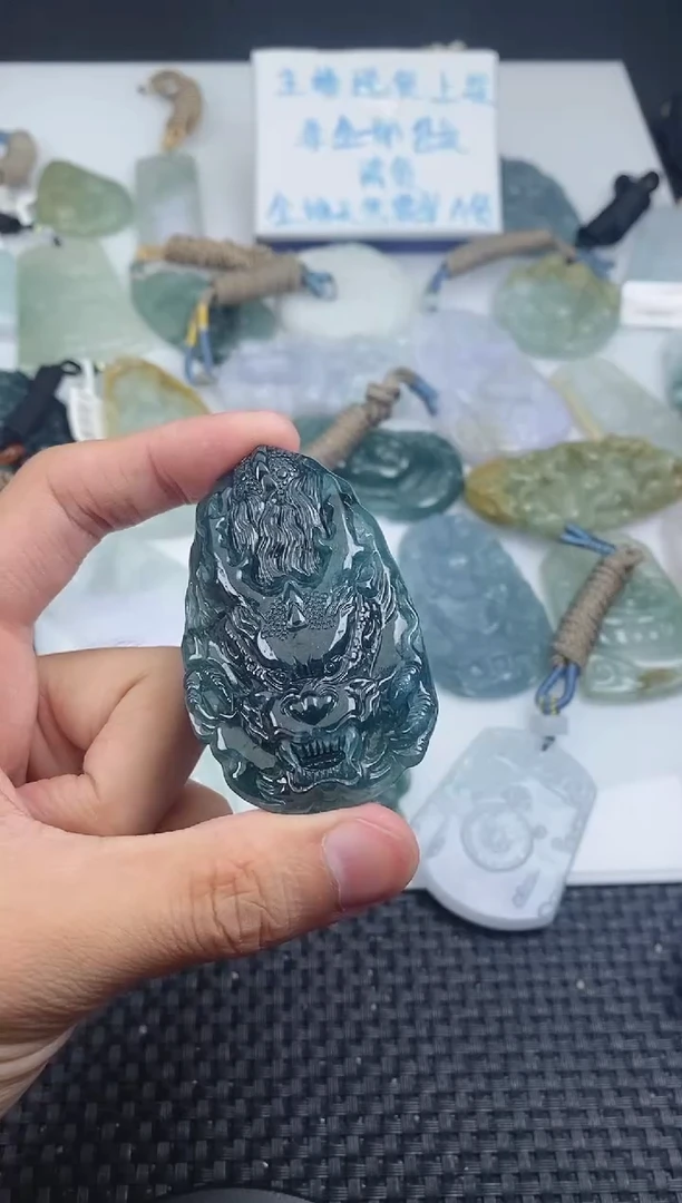 翡翠未镶嵌颈饰