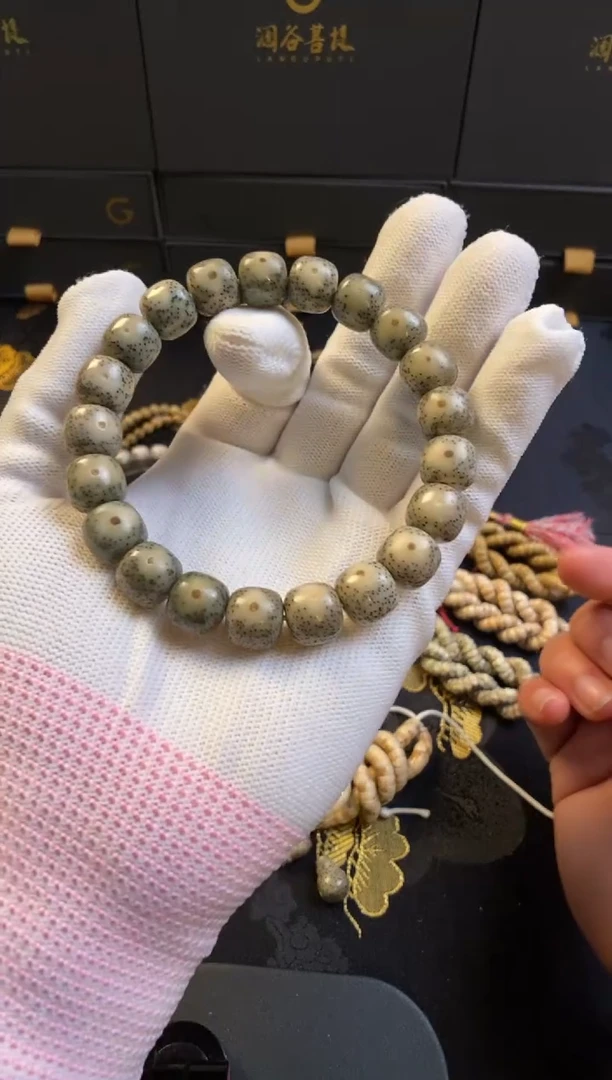 手串星月菩提11*10正月糯冰小细星黄金瞳