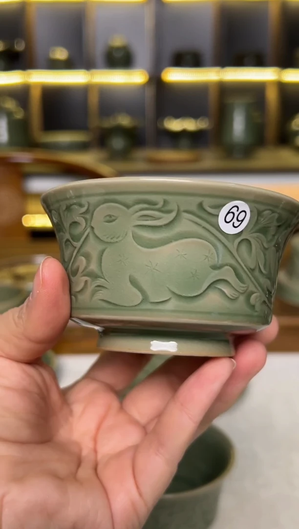 瓷片纯手工缠枝牡丹兔子马蹄扯足杯69号