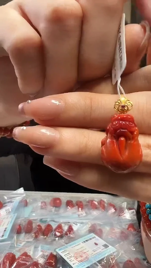 吊坠(不含链)18K金镶嵌南红玛瑙/原矿貔貅