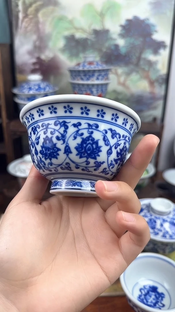 陶瓷青花缠枝莲压手杯