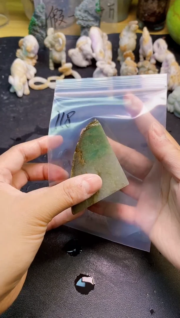 翡翠未镶嵌颈饰天然翡翠118