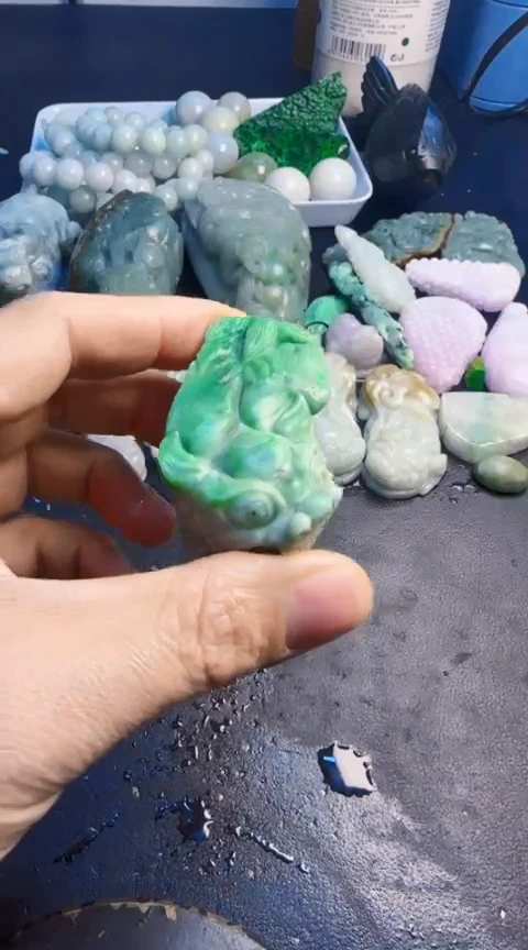 颈饰未镶嵌翡翠1