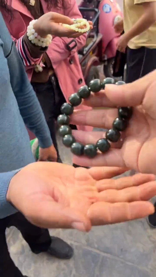 颈饰未镶嵌和田玉手串