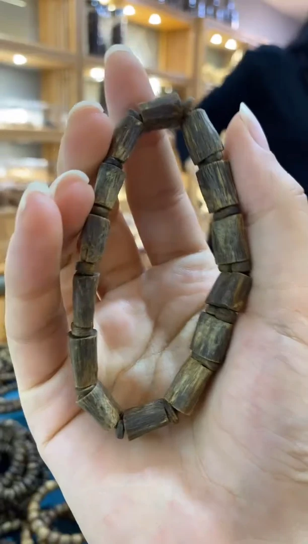 【闪购商品】沉香手串E16（多样性发一件）