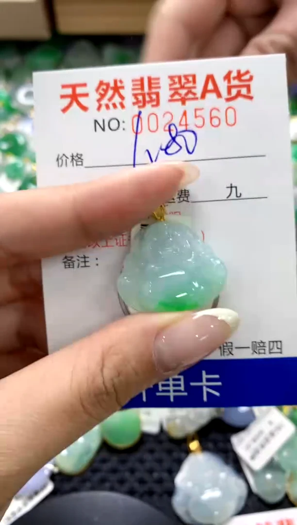 翡翠18K金镶嵌颈饰1111111111111111