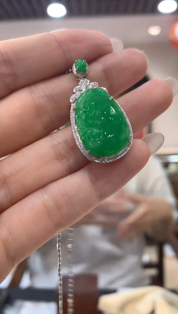 吊坠(不含链)18K金镶嵌翡翠如意
