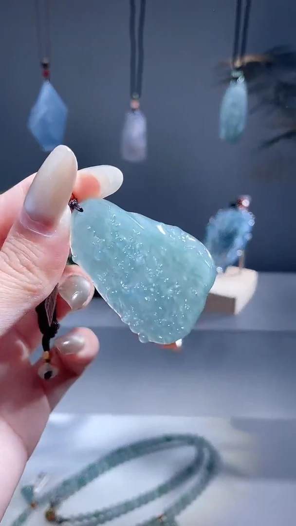 颈饰未镶嵌翡翠花牌