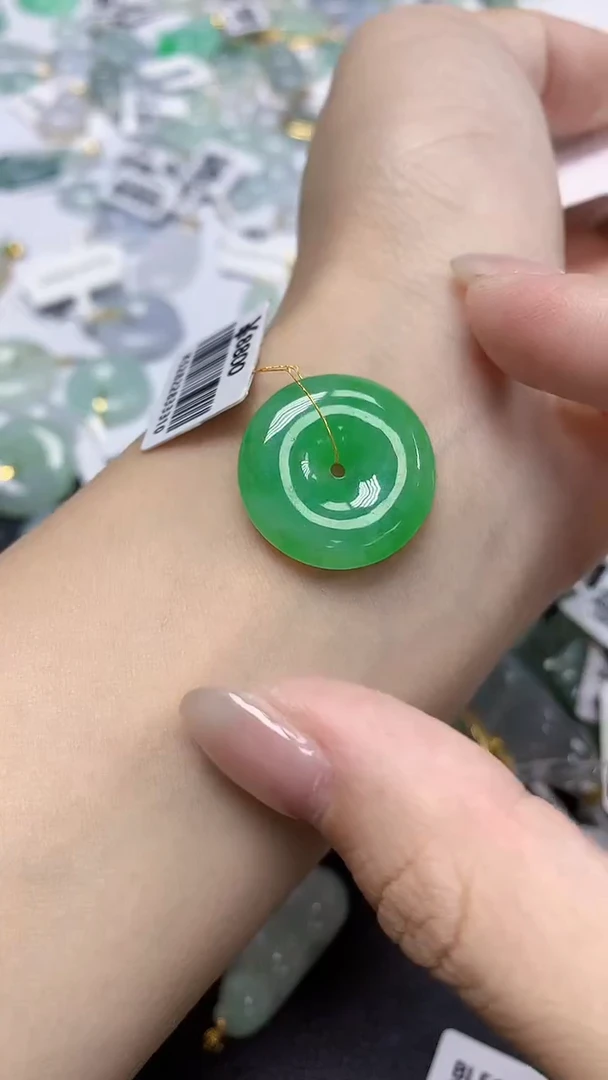 翡翠未镶嵌颈饰天然缅甸翡翠A货