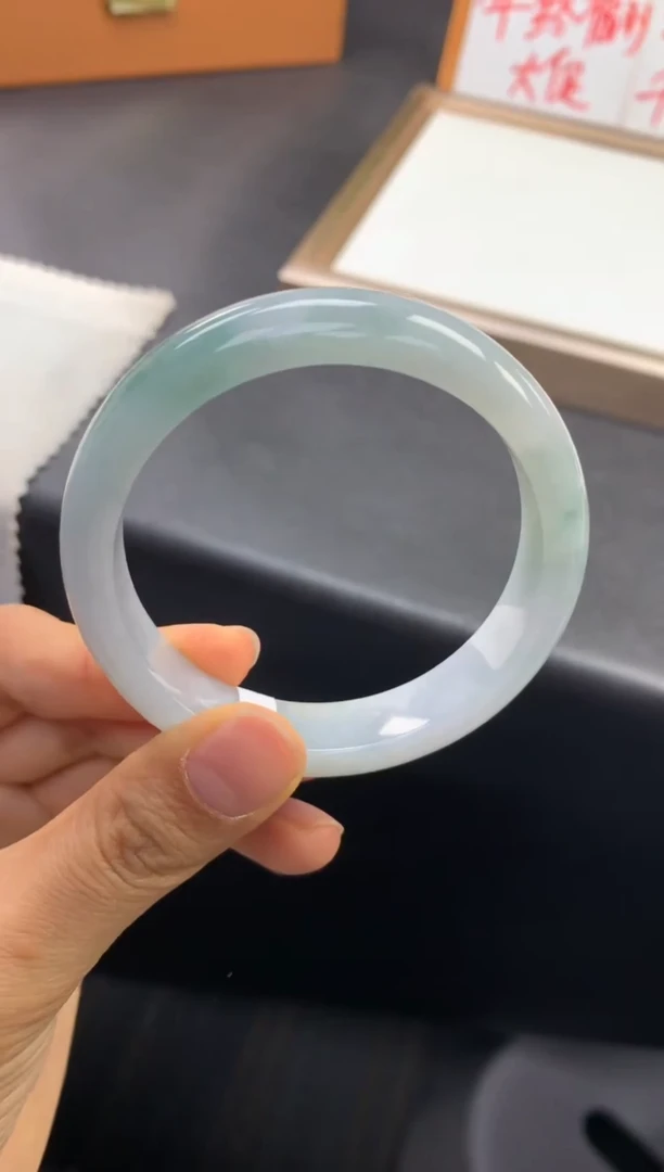 未镶嵌手镯翡翠退货需手镯吊牌标签完好