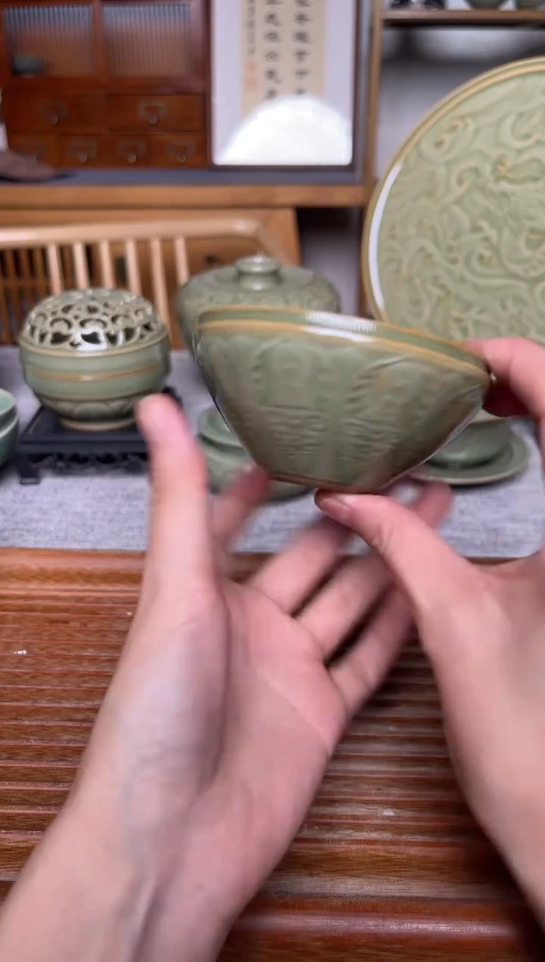 其他耀州窑橄榄绿禅定杯   微瑕