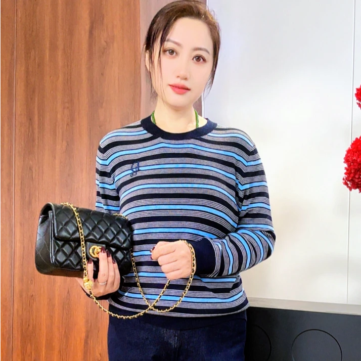 老板娘严选2025时尚精致字母刺绣条纹慵懒风宽松百搭上衣6835