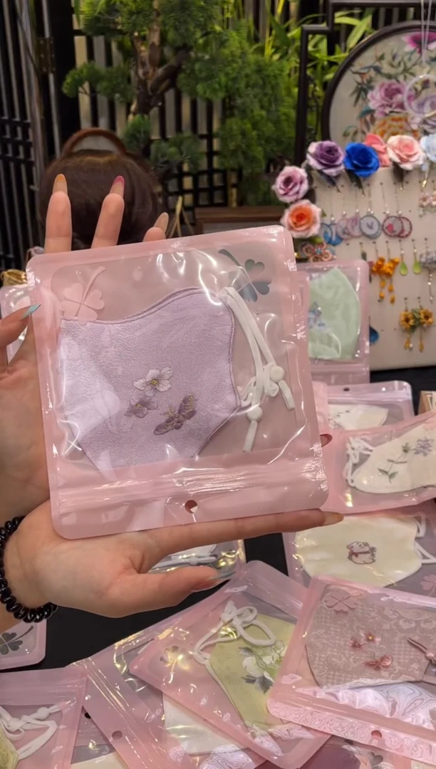 织绣浮**爱非遗绒花手工饰品