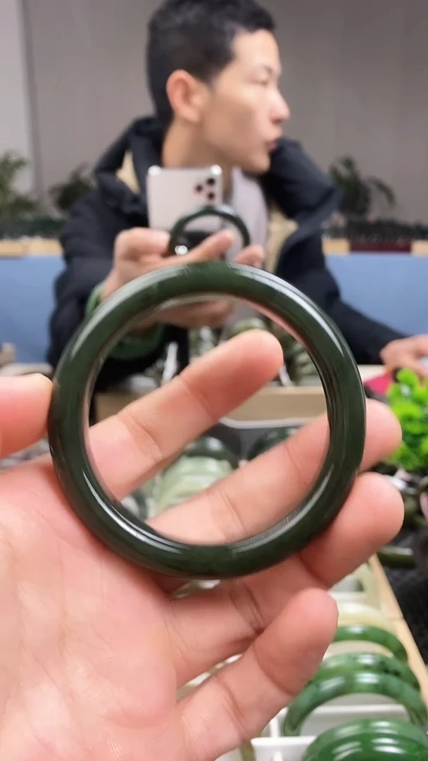 【闪购商品】和田玉手镯未镶嵌57