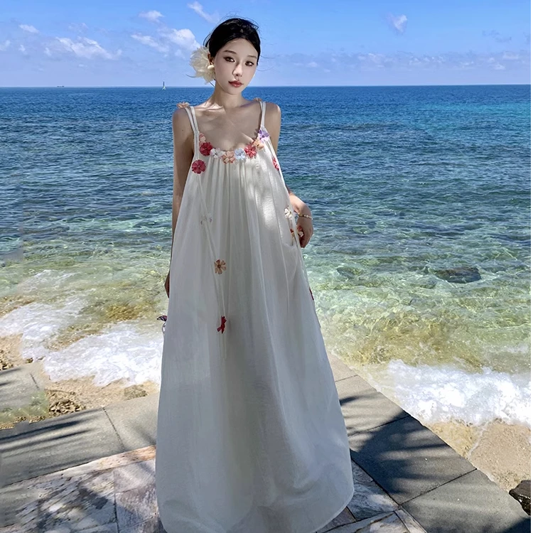 法式超仙花朵吊带连衣裙女穿搭小众宽松慵懒海边度假仙女长裙子