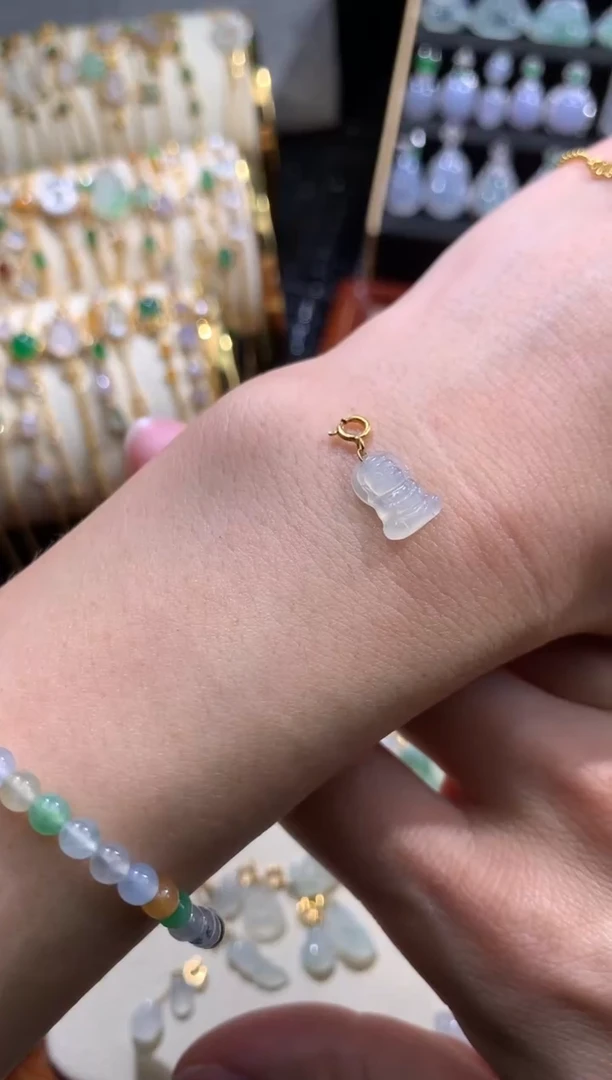 颈饰18K金镶嵌翡翠翡翠