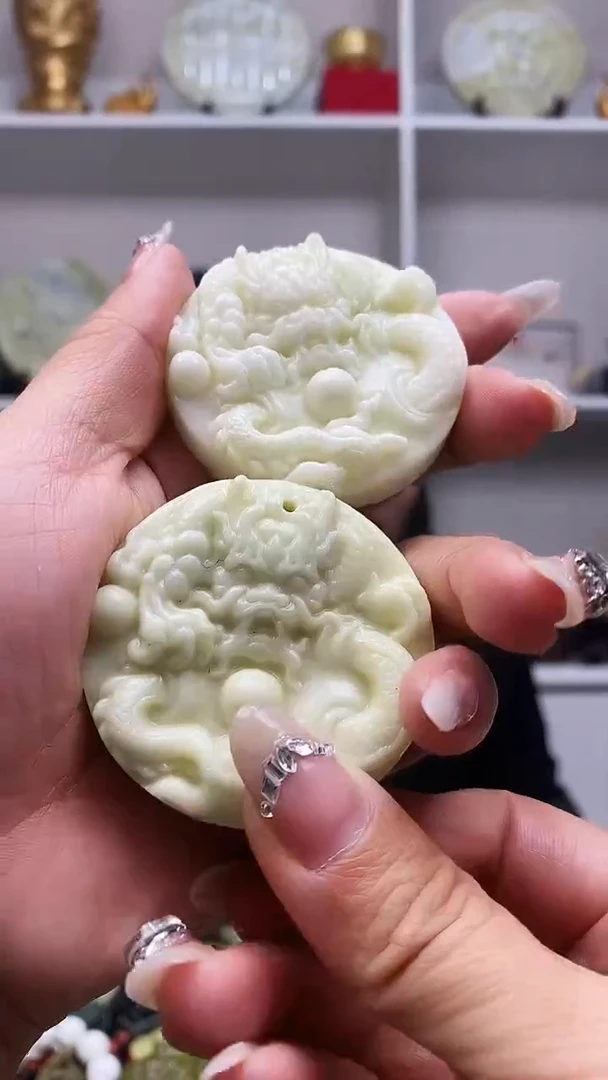 未镶嵌岫玉吊坠