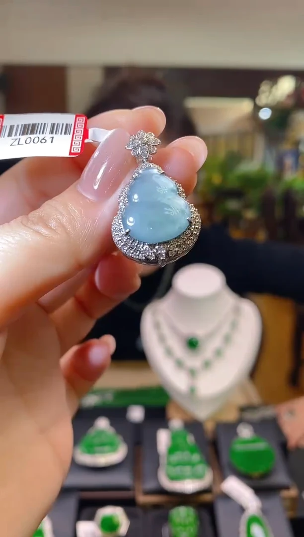 【闪购商品】翡翠吊坠(不含链)未镶嵌多样性发其一