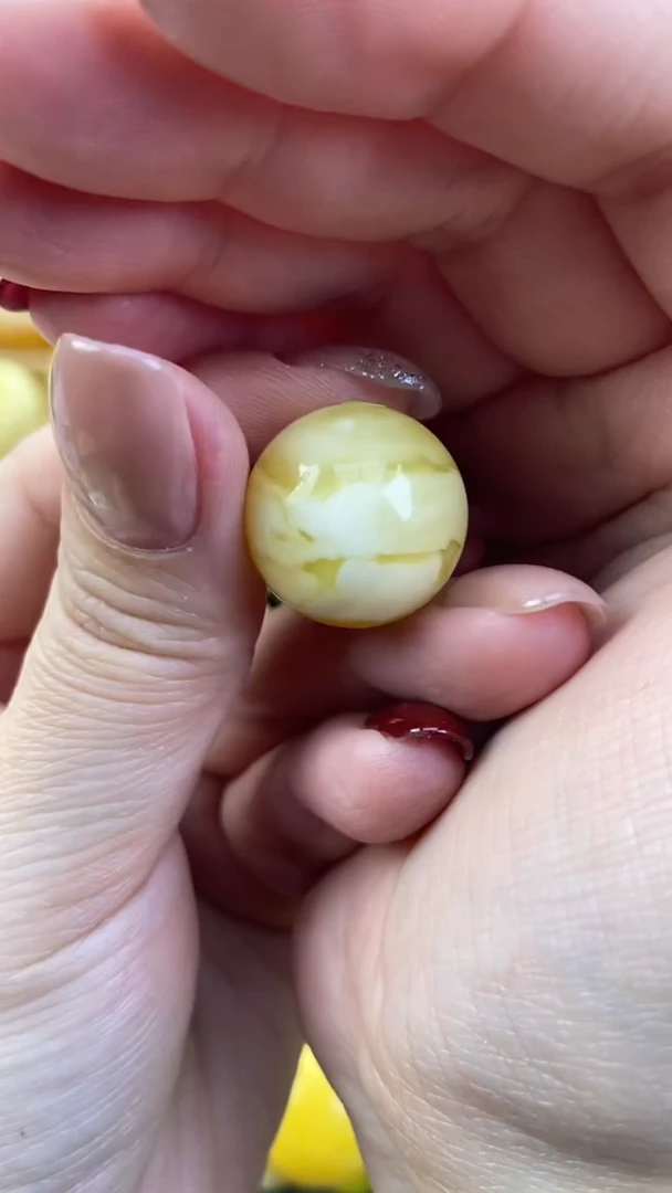 【闪购商品】琥珀裸石未镶嵌月.33