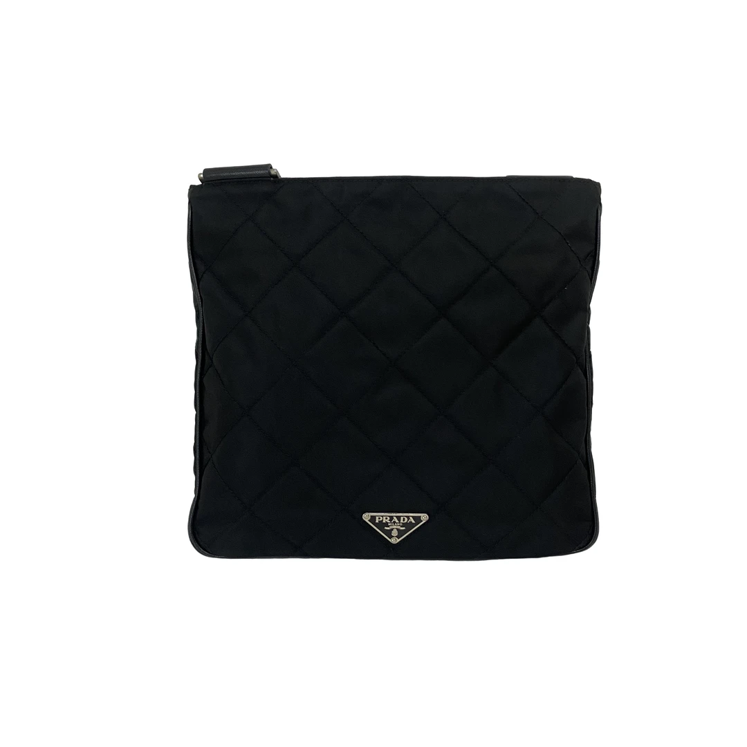 95新 Prada/普拉达 男士休闲时尚百搭尼龙黑色斜挎包/21