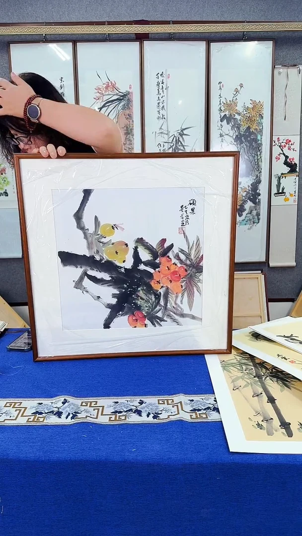 国画枇杷图 实木画框 63*63
