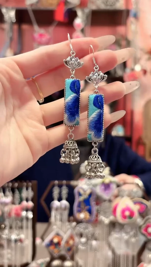 织绣云织谣民族风精美饰品 64