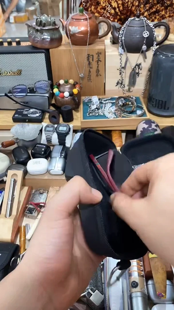 瓷片闪购商品  如图所示