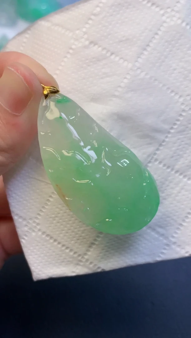 颈饰未镶嵌翡翠