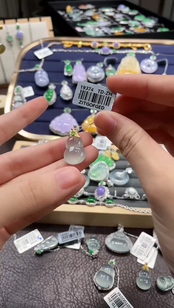 18K金镶嵌挂件翡翠ZHG01014-50