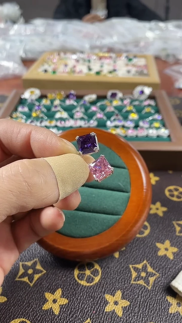 合金合成钻石吊坠粉　紫　　备注颜色