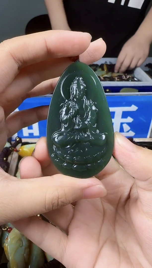 和田玉未镶嵌颈饰1