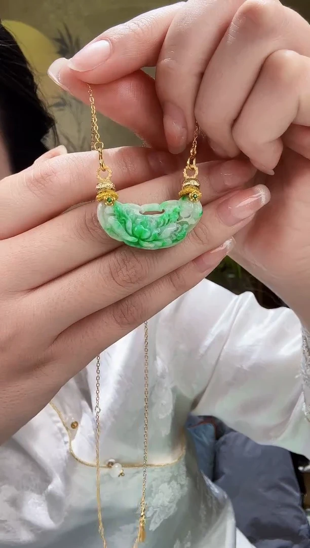 颈饰未镶嵌翡翠吊坠