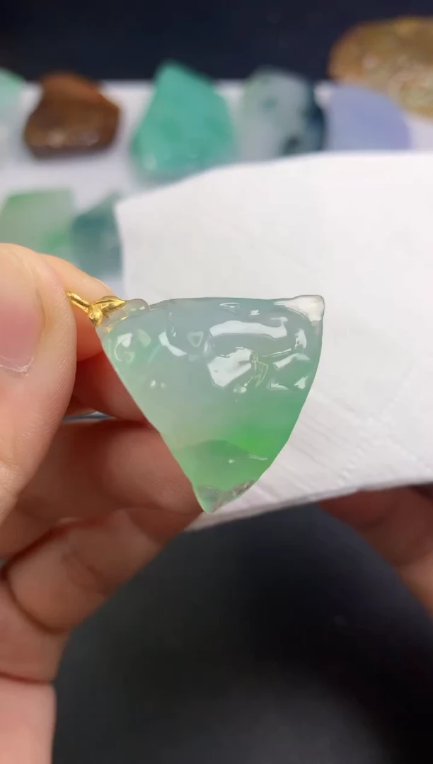 颈饰未镶嵌翡翠